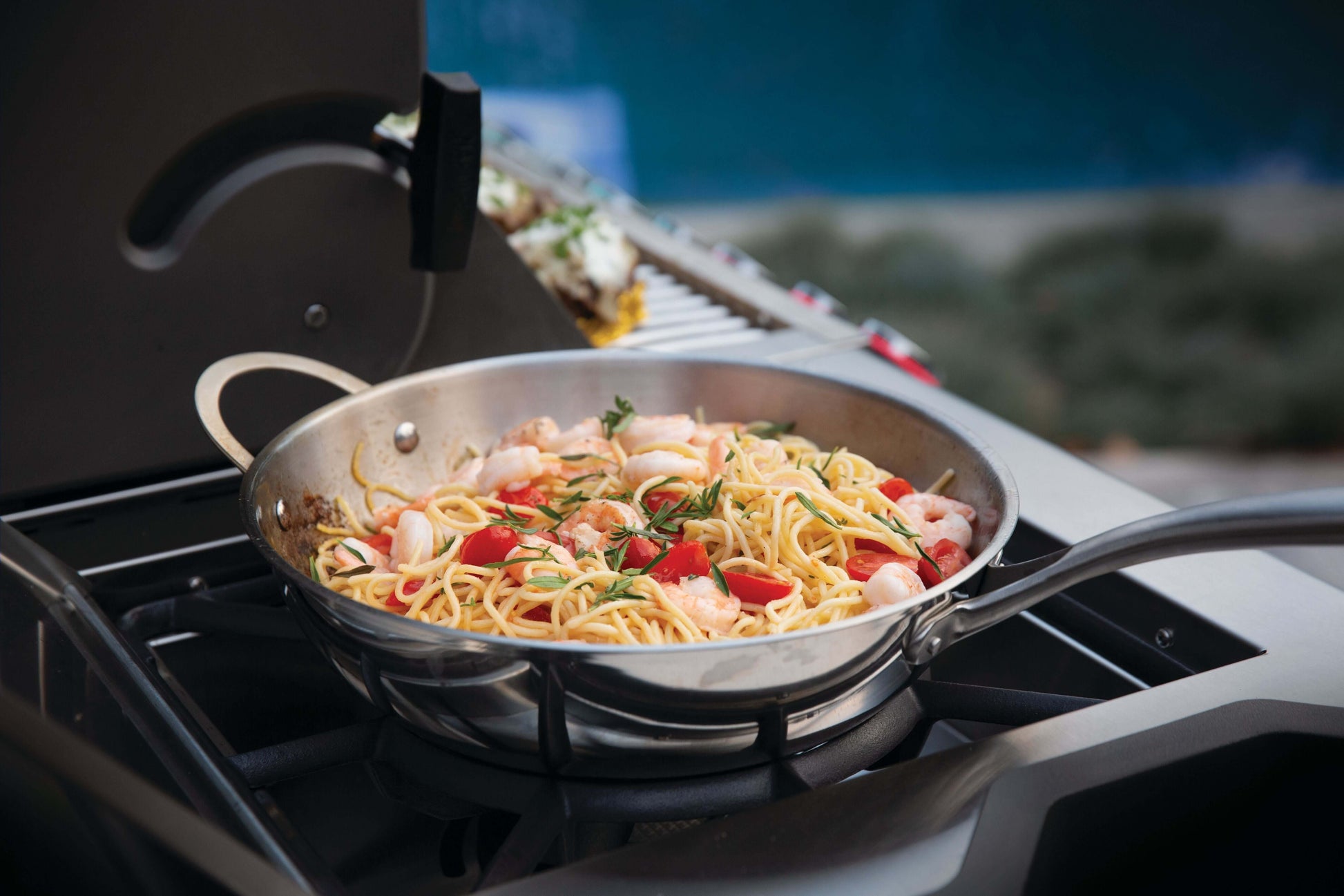 Napoleon Grills Prestige PRO™ 825 Gas Grill - The Kansas City BBQ Store