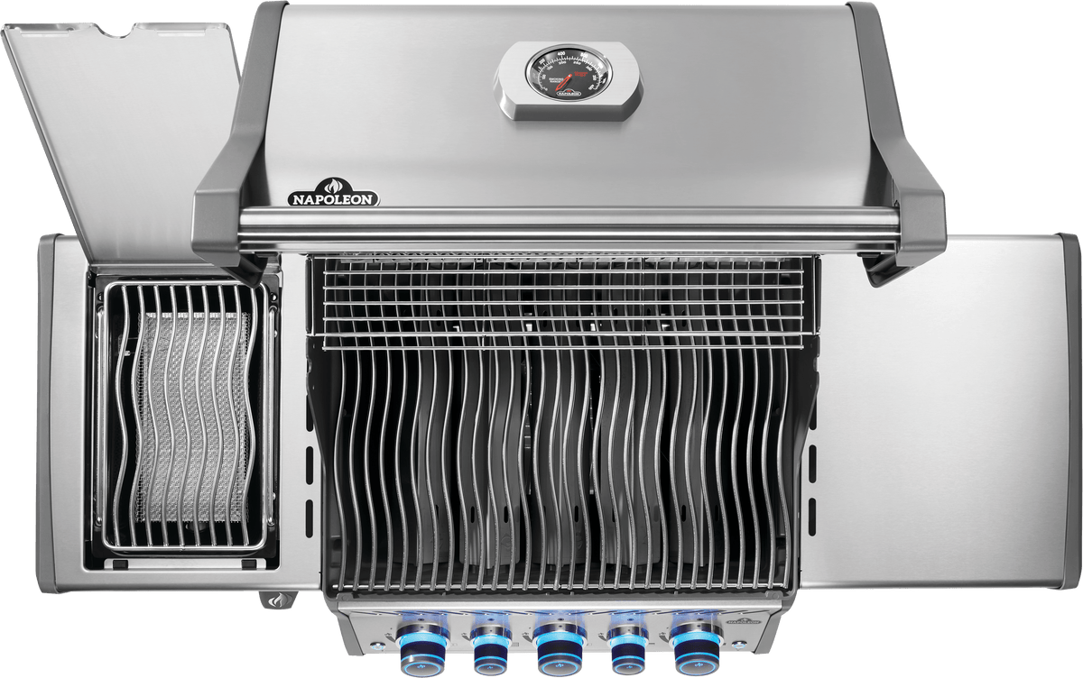 Napoleon Rogue PRO-S 425 grill with stainless steel finish and WAVE™ cooking grids for even heating.
